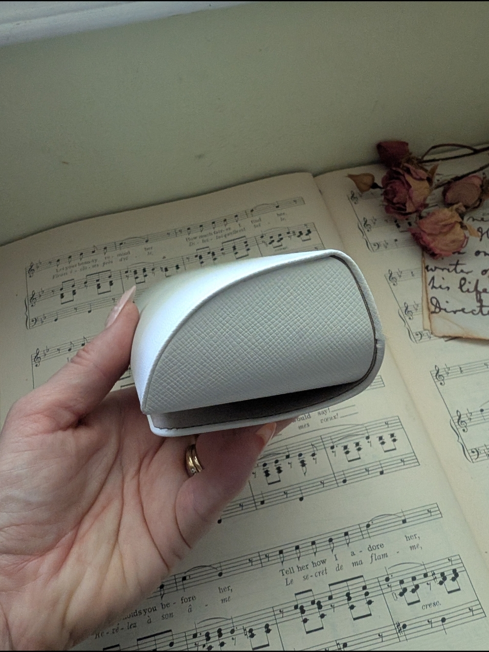 Michael Kors White Sunglasses Case - Picture 4 of 7
